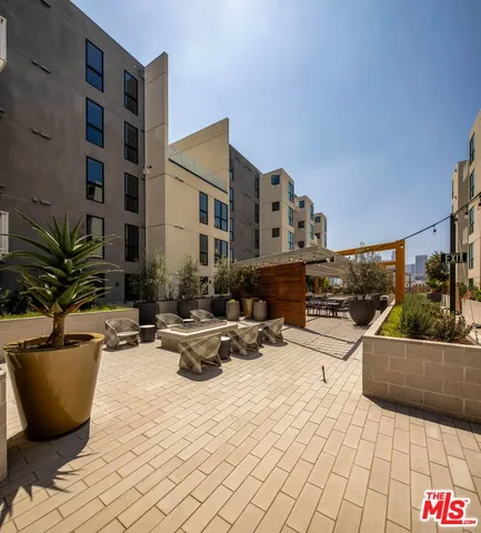 $3,405 | 1101 North Main Street, Unit B325, Los Angeles, CA 90012