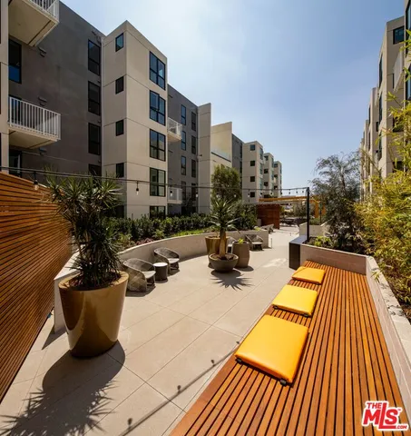 $3,405 | 1101 North Main Street, Unit B325, Los Angeles, CA 90012