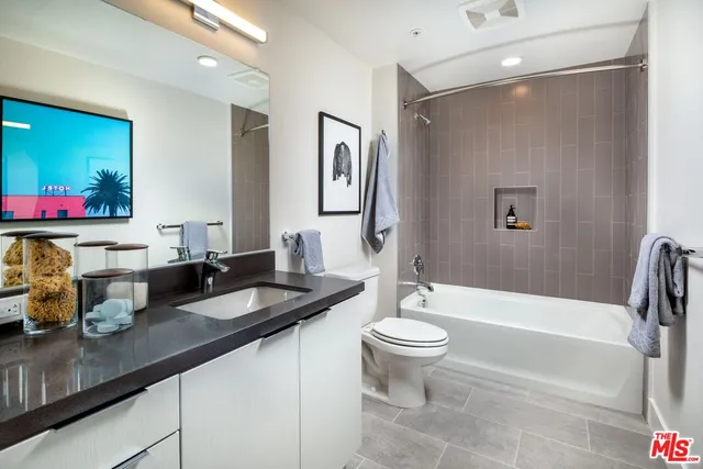 $3,405 | 1101 North Main Street, Unit B325, Los Angeles, CA 90012