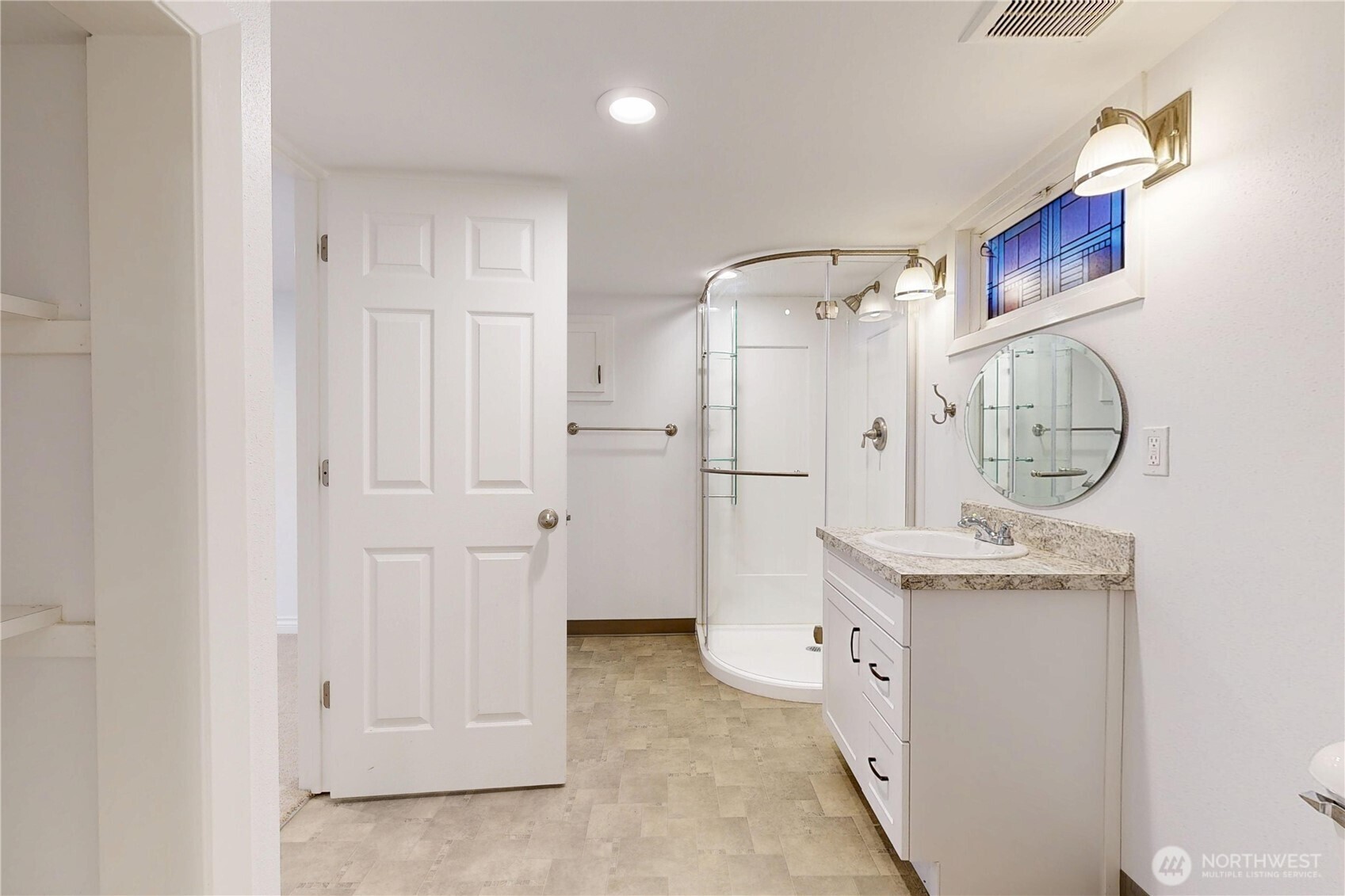 1303 Modoc Street Walla Walla, WA 99362 - Photo 30 of 40 a view of a hallway with elevator