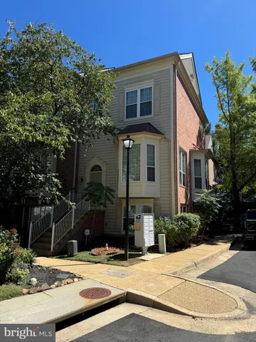 $730,000 | 6012 Ricketts Walk, Alexandria, VA 22312