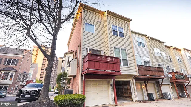 $730,000 | 6012 Ricketts Walk, Alexandria, VA 22312