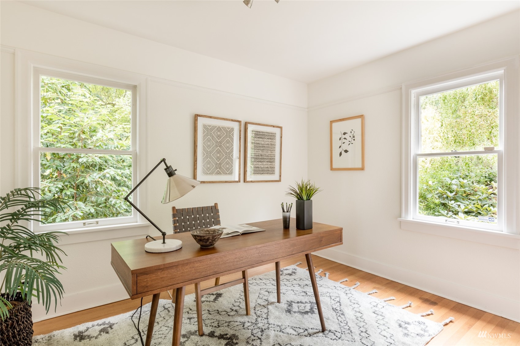 1724 31st Avenue Seattle, WA 98122 - Photo 21 of 34 a workspace with furniture and a window