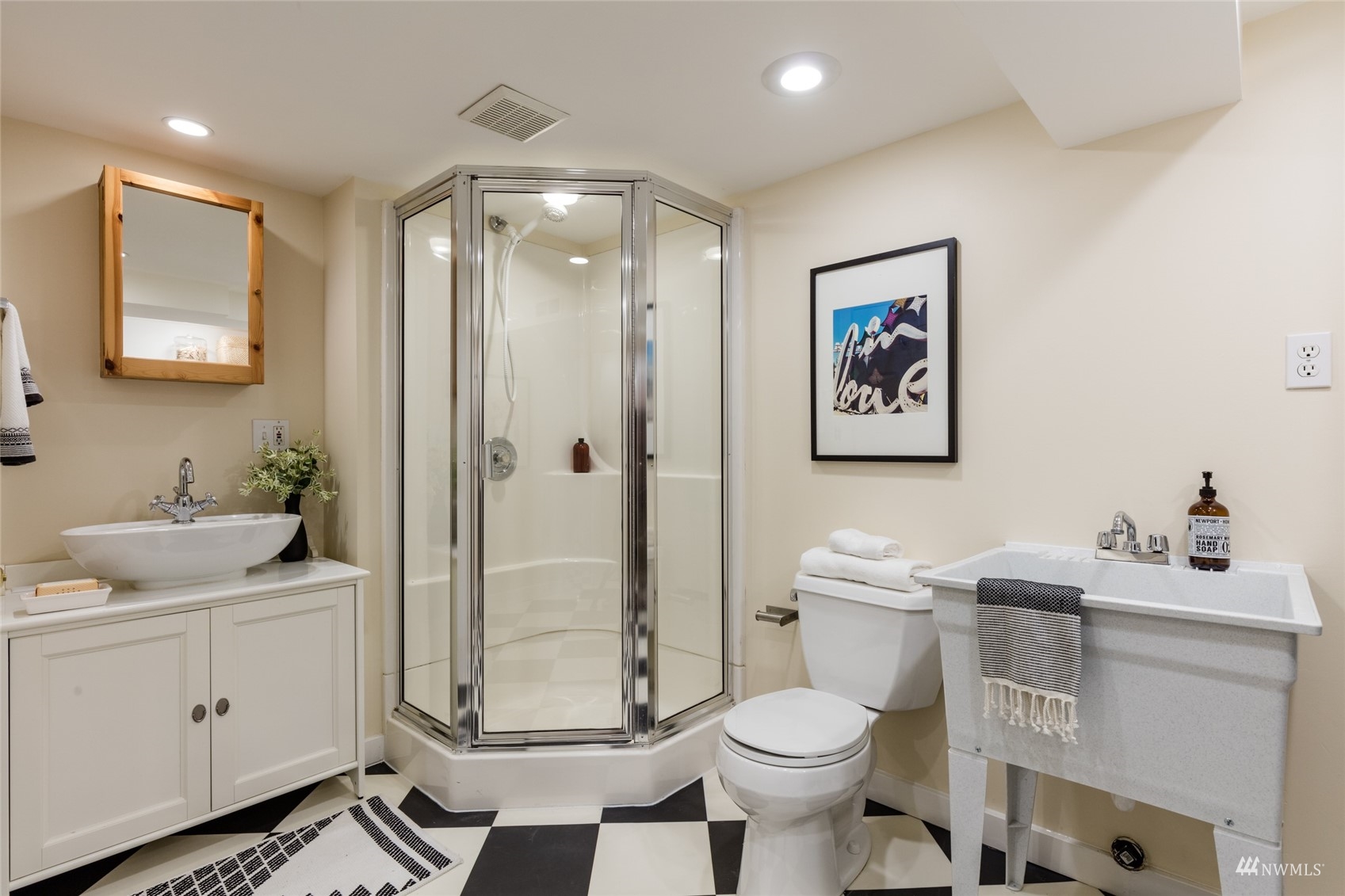 1724 31st Avenue Seattle, WA 98122 - Photo 33 of 34 a bathroom with a toilet sink and shower