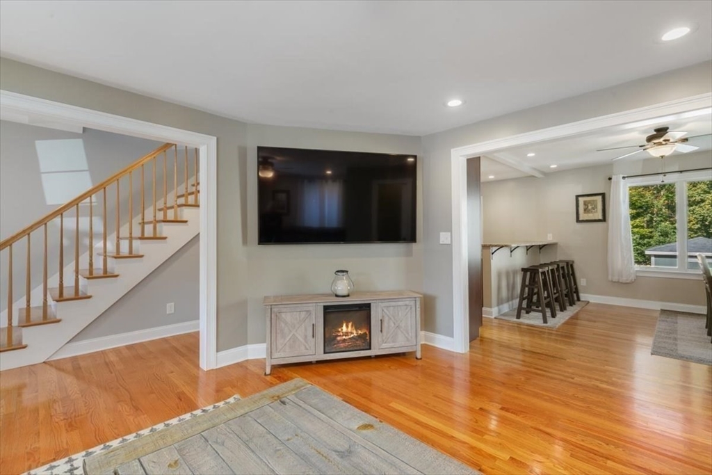 17 Old Essex Road Manchester, MA 01944 - Photo 21 of 40 a living room with furniture and a flat screen tv