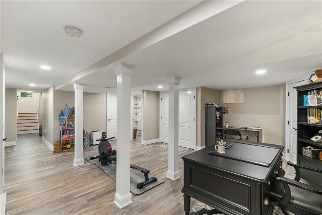 17 Old Essex Road Manchester, MA 01944 - Photo 30 of 40 a room with furniture