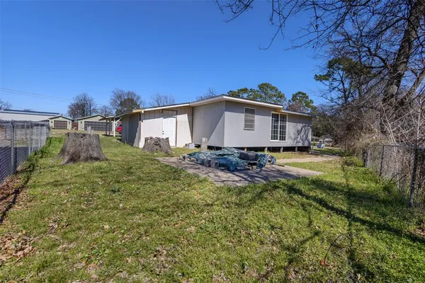 a view of an outdoor space