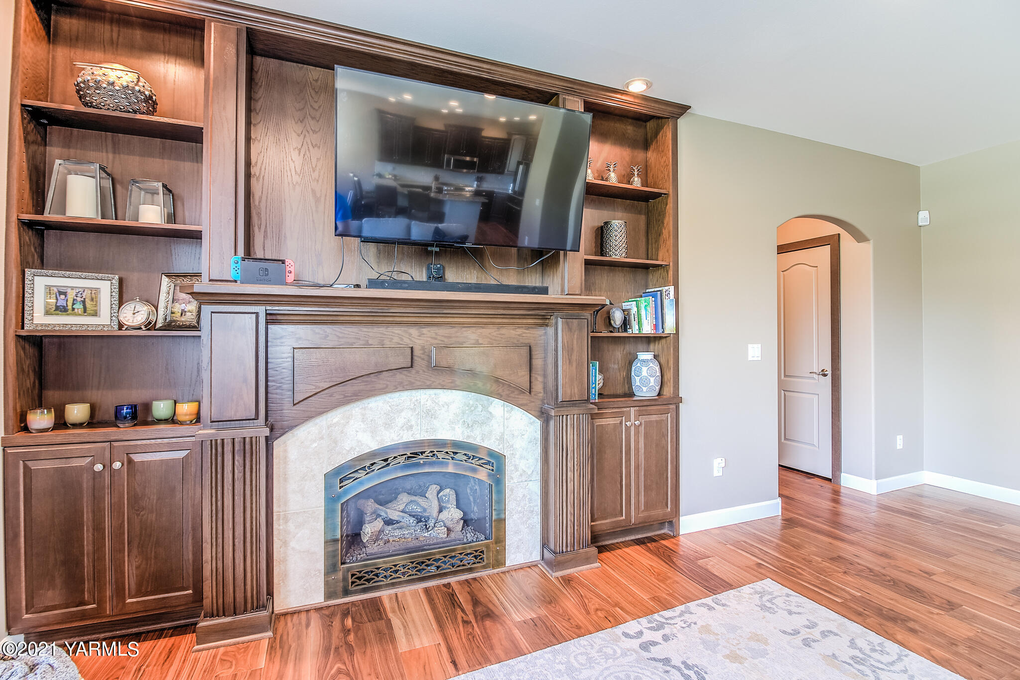 12001 West Barrett Road Yakima, WA 98908 - Photo 15 of 66 Warm woods