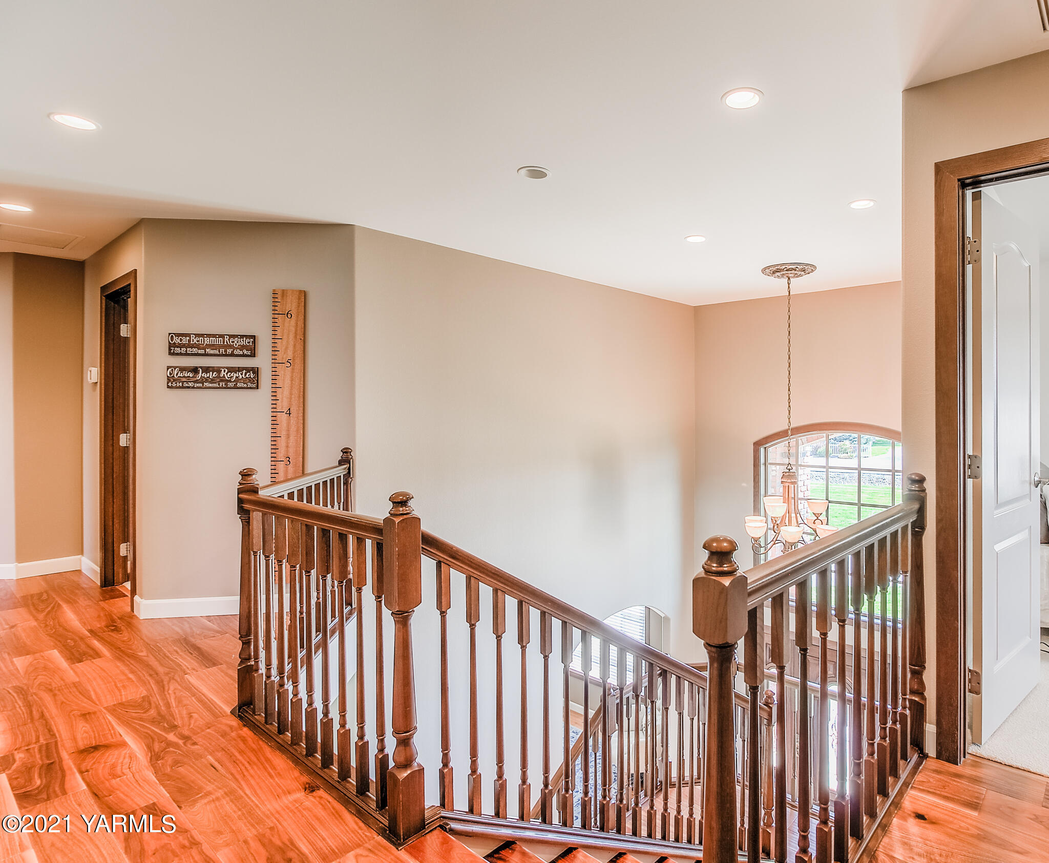 12001 West Barrett Road Yakima, WA 98908 - Photo 23 of 66 Stairway