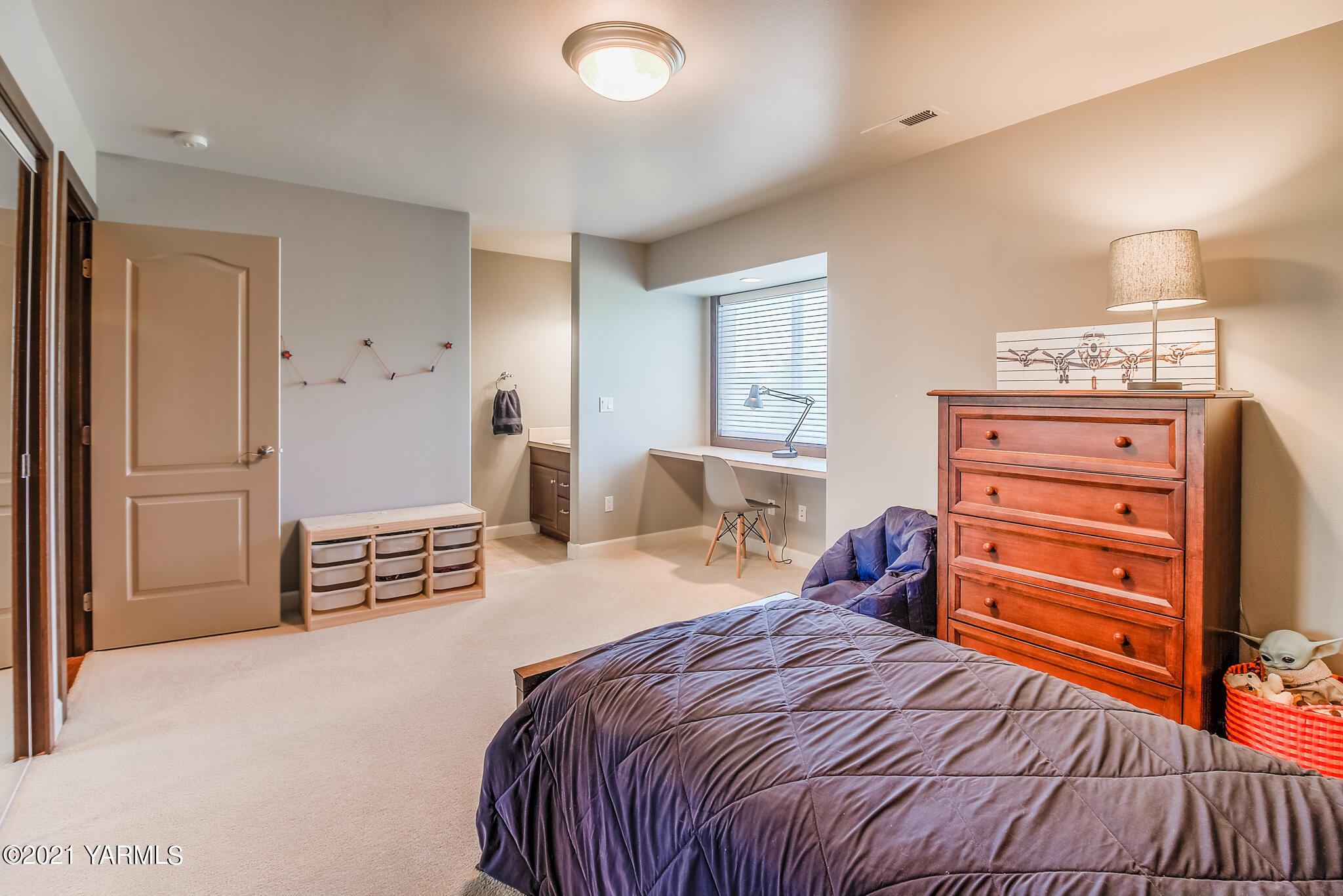 12001 West Barrett Road Yakima, WA 98908 - Photo 37 of 66 Bedroom