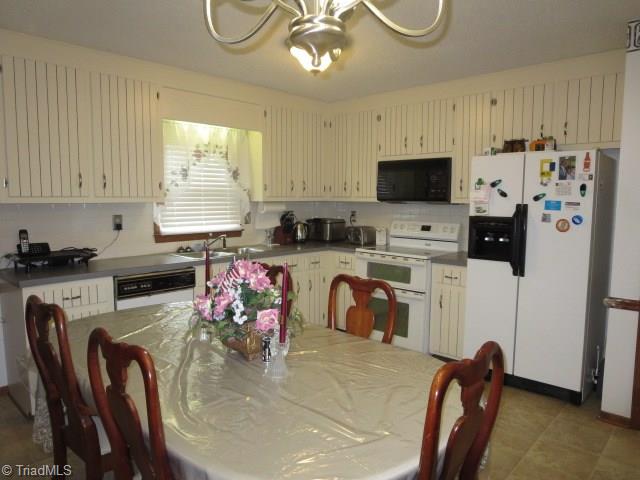 811 Shellhabour Boulevard Rural Hall, NC 27045 - Photo 8 of 24 Gallery Image 8