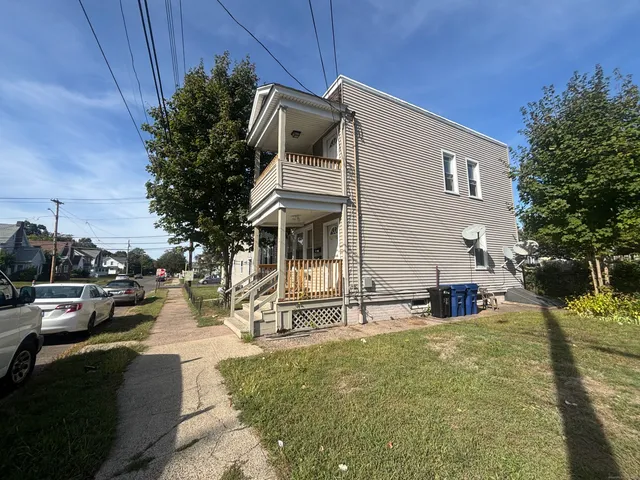 a view of a house with backyard and sitting area