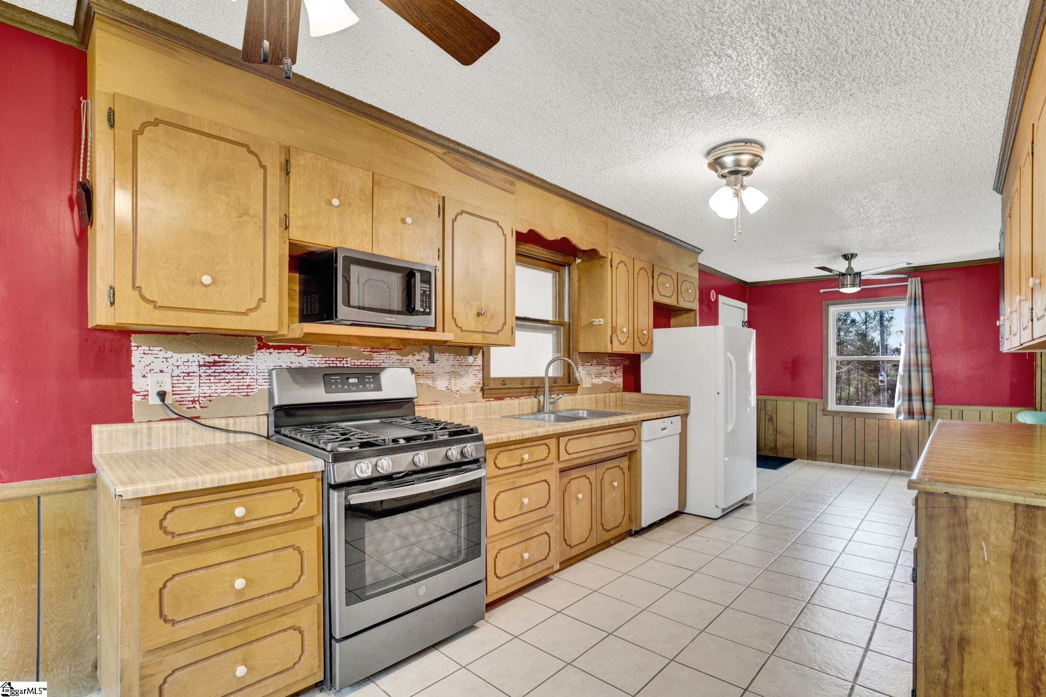 503 Edgewater Road Woodruff, SC 29388 - Photo 13 of 45 Gallery Image 13