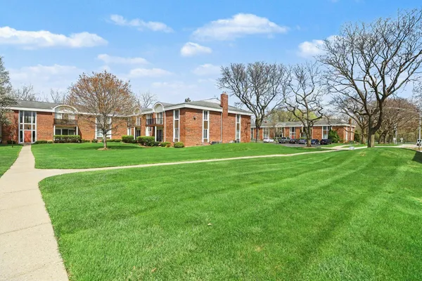 $129,900 | 29502 Bobrich Street, Unit 23, Livonia, MI 48152