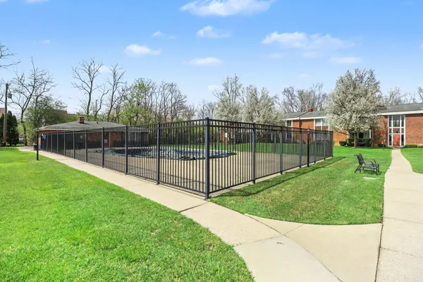 $129,900 | 29502 Bobrich Street, Unit 23, Livonia, MI 48152