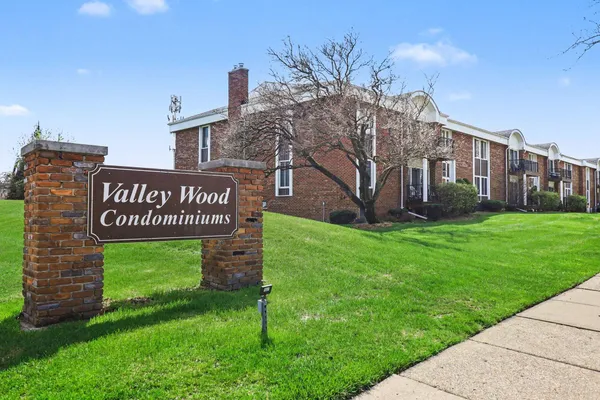 $129,900 | 29502 Bobrich Street, Unit 23, Livonia, MI 48152