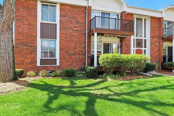 $129,900 | 29502 Bobrich Street, Unit 23, Livonia, MI 48152