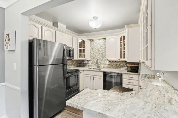 $129,900 | 29502 Bobrich Street, Unit 23, Livonia, MI 48152