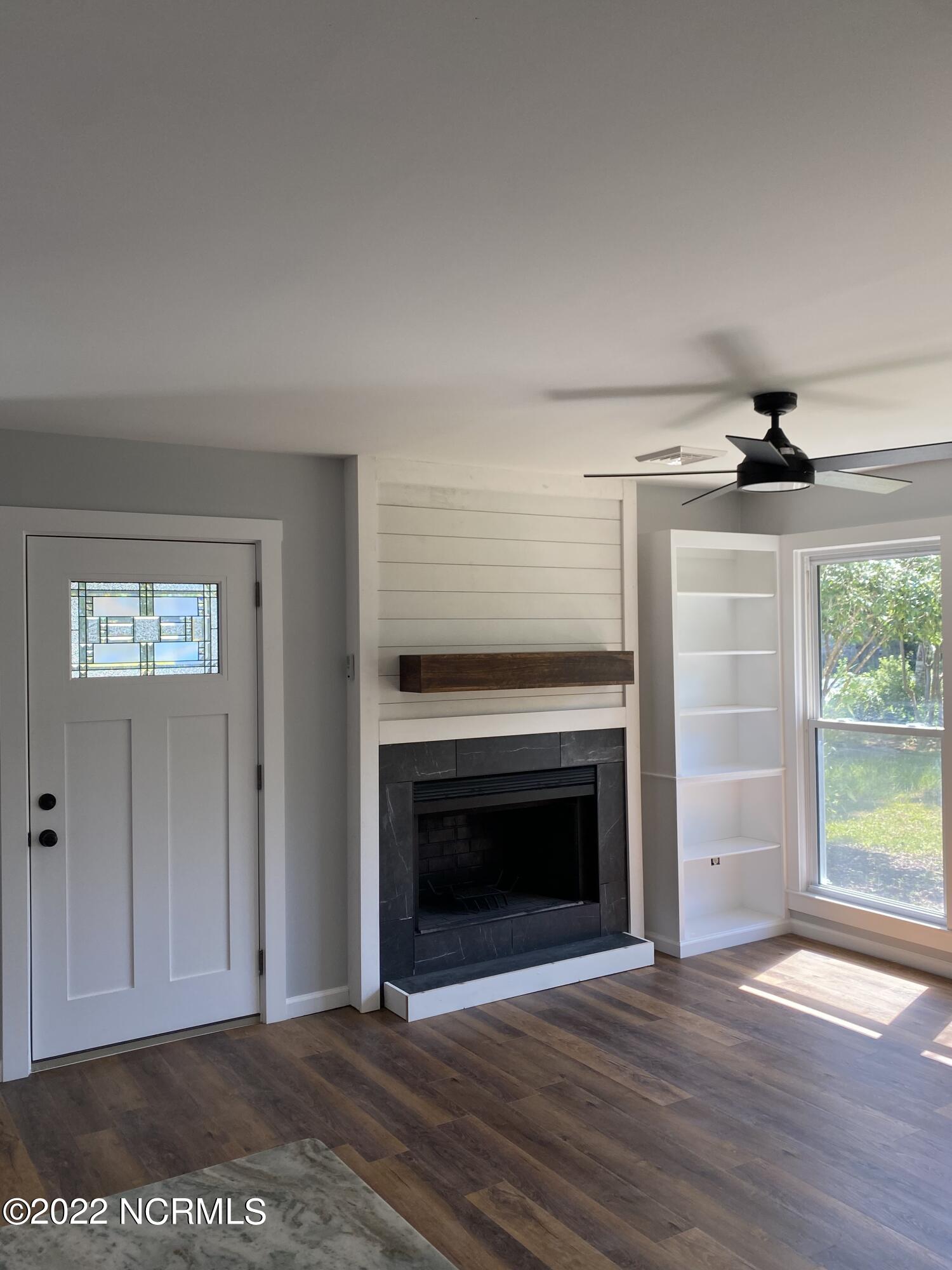 440 McCabe Road Newport, NC 28570 - Photo 8 of 10 Family room