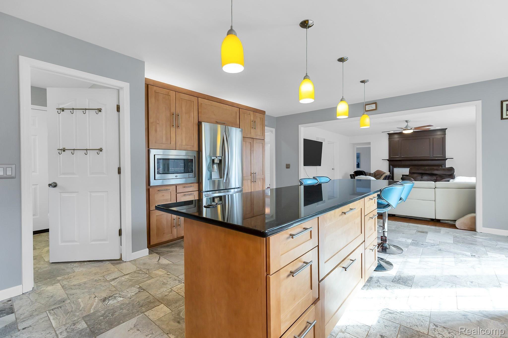653 Wyngate Drive Rochester, MI 48307 - Photo 13 of 48 25.jpg