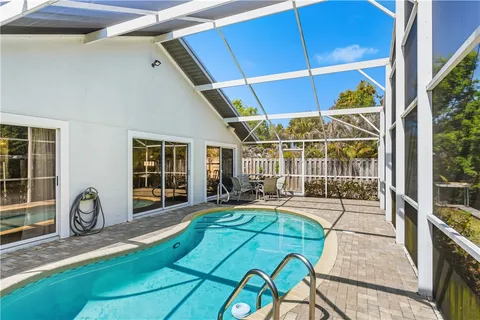 $545,000 | 212 14th Place, Vero Beach, FL 32960