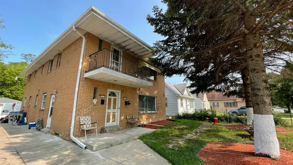 $1,600 | 3952 South 43rd Street, Unit 3954 UPPER, Milwaukee, WI 53220