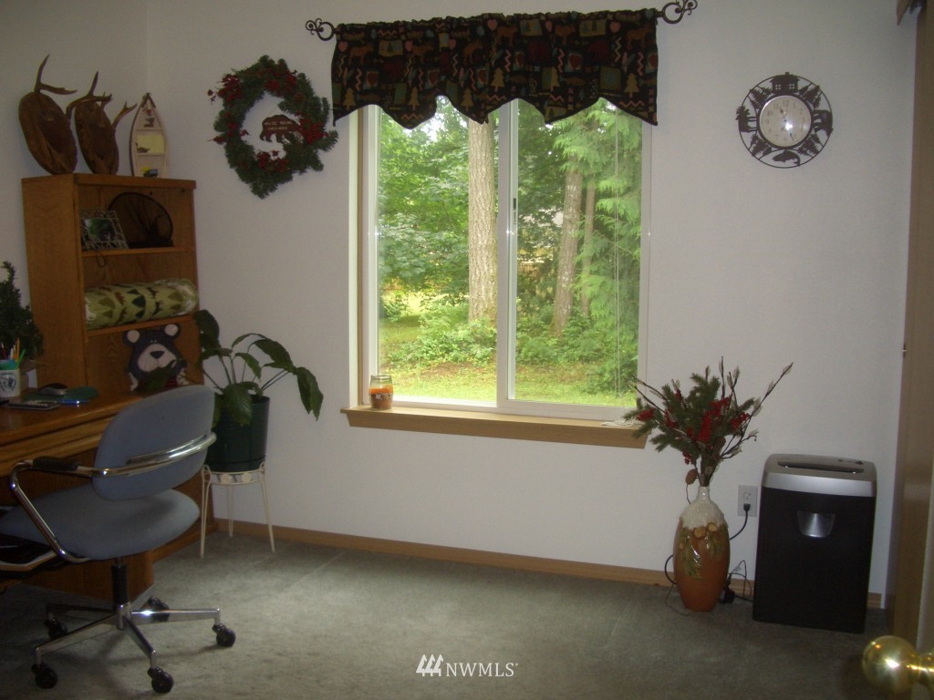 5521 Kinney Road Southwest Olympia, WA 98512 - Photo 12 of 15 Gallery Image 12