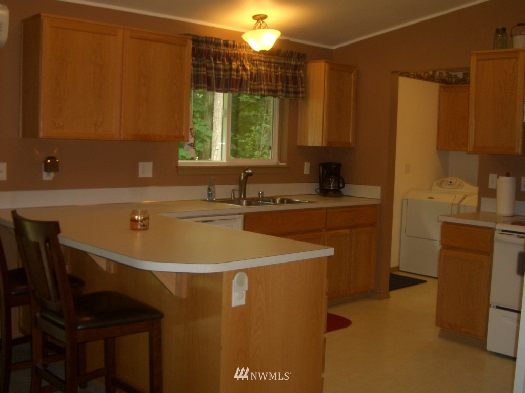 5521 Kinney Road Southwest Olympia, WA 98512 - Photo 9 of 15 Gallery Image 9