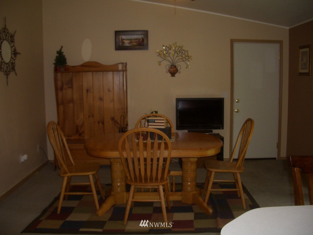 5521 Kinney Road Southwest Olympia, WA 98512 - Photo 10 of 15 Gallery Image 10