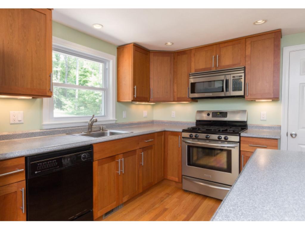 420 Ocean Road Portsmouth, NH 03801 - Photo 9 of 29 Gallery Image 9