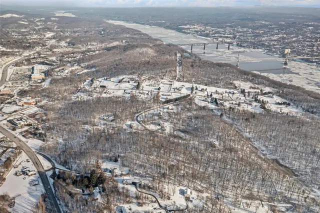 $399,000 | 3748 Us Highway 9w, Highland, NY 12528