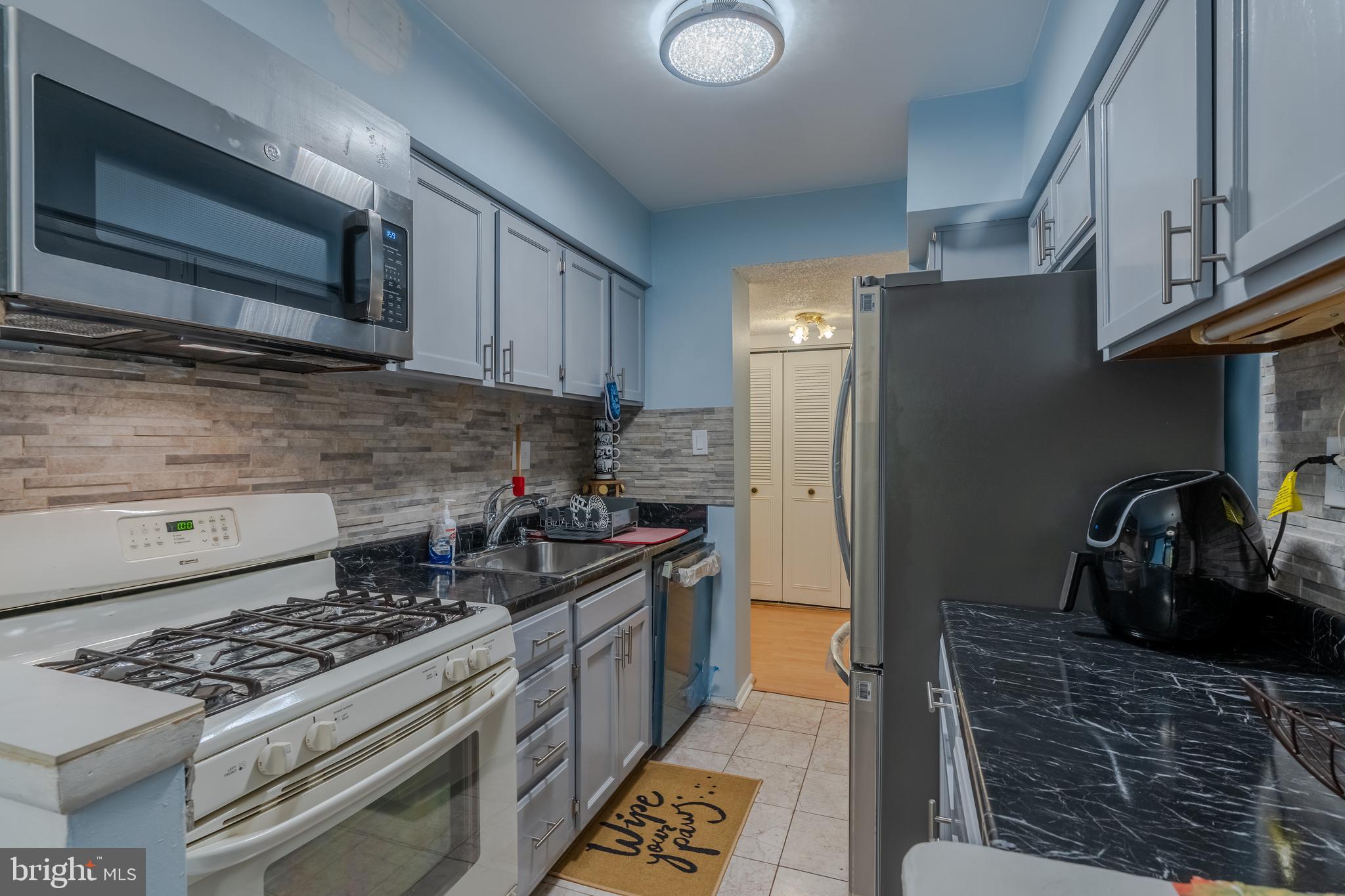 5 Suntop Court, Unit T1 Baltimore, MD 21209 - Photo 5 of 16 Updated Kitchen