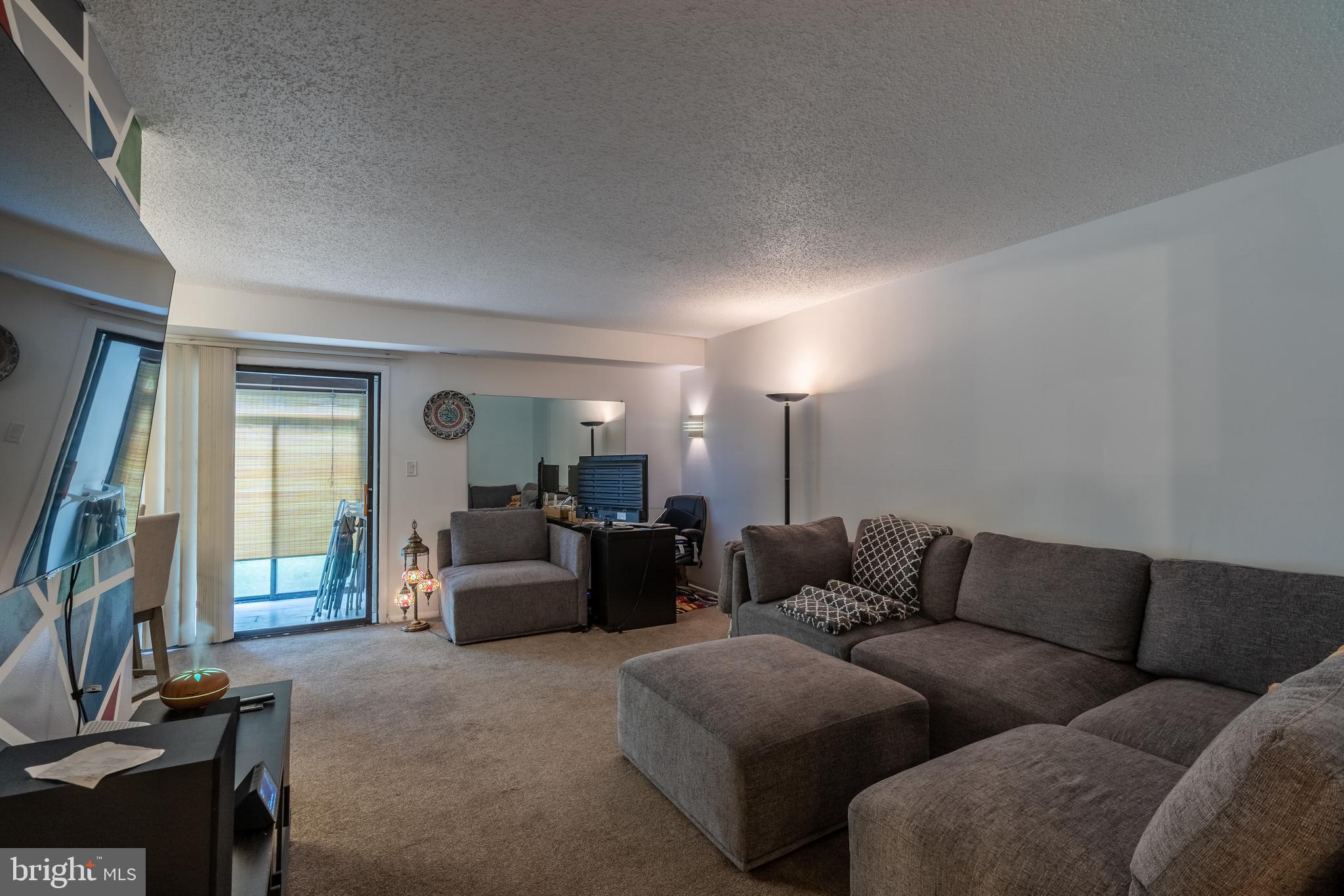 5 Suntop Court, Unit T1 Baltimore, MD 21209 - Photo 8 of 16 Livingroom