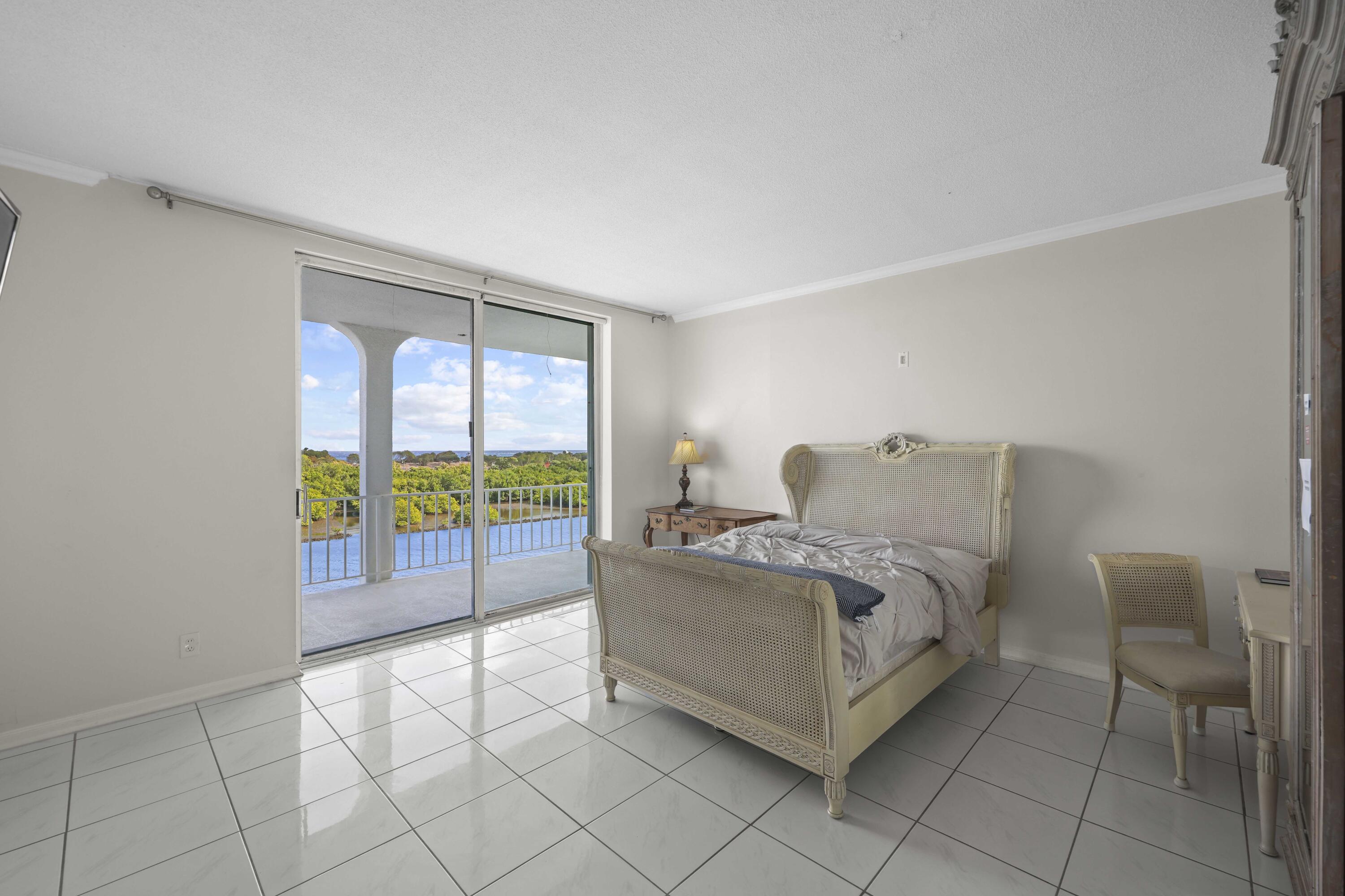 2155 Ibis Isle Road, Unit PH 3 Palm Beach, FL 33480 - Photo 25 of 42 24 - Primary Bedroom