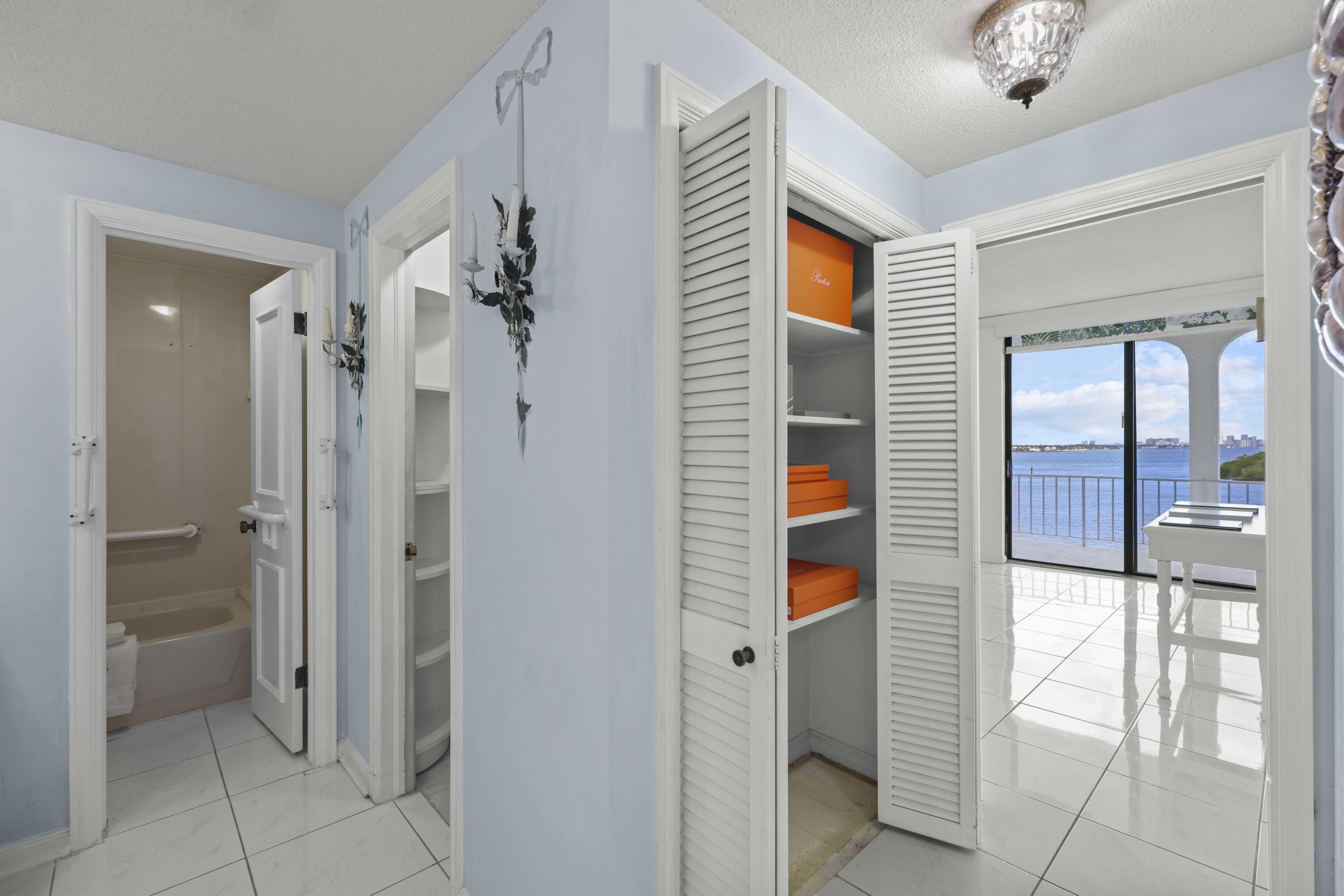 2155 Ibis Isle Road, Unit PH 3 Palm Beach, FL 33480 - Photo 28 of 42 27 - Guest Hallway Area