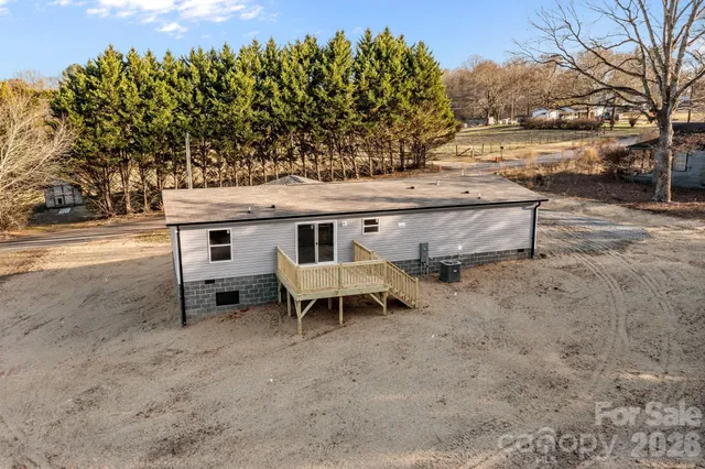 a view of a bench in the backyard of a house