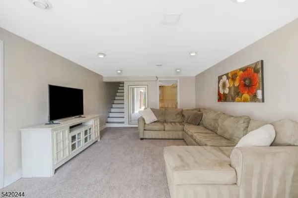 $585,000 | 123 Thatchers Hill Road, Flemington, NJ 08822