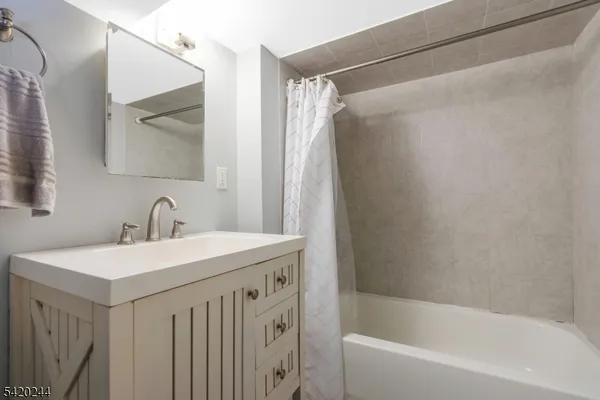 $585,000 | 123 Thatchers Hill Road, Flemington, NJ 08822