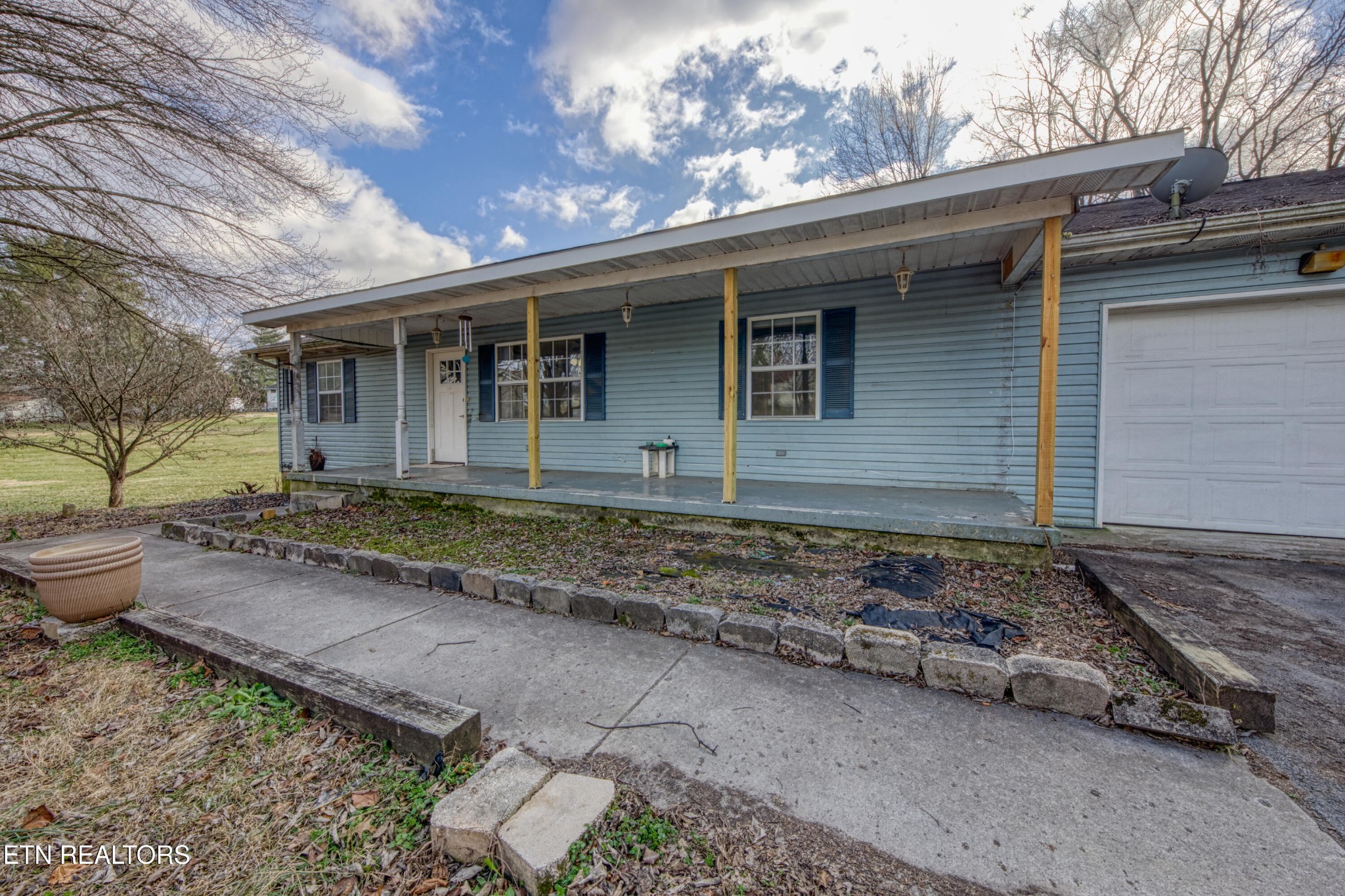 7700 McDaniel Road Knoxville, TN 37924 - Photo 3 of 18 a view of a house with a yard