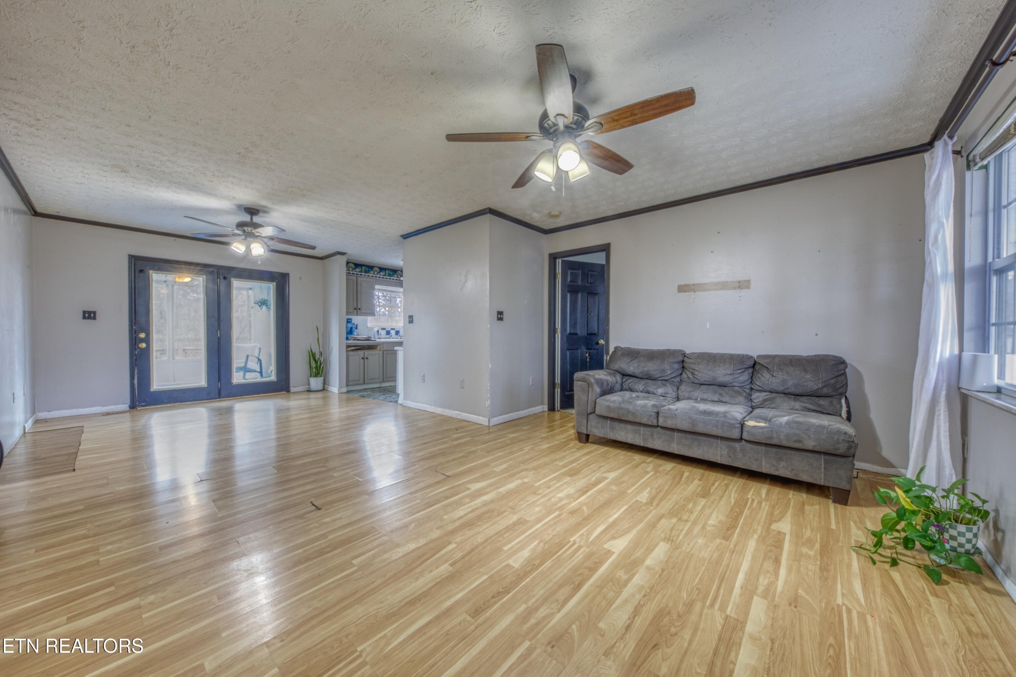 7700 McDaniel Road Knoxville, TN 37924 - Photo 10 of 18 a living room with furniture and a wooden floor