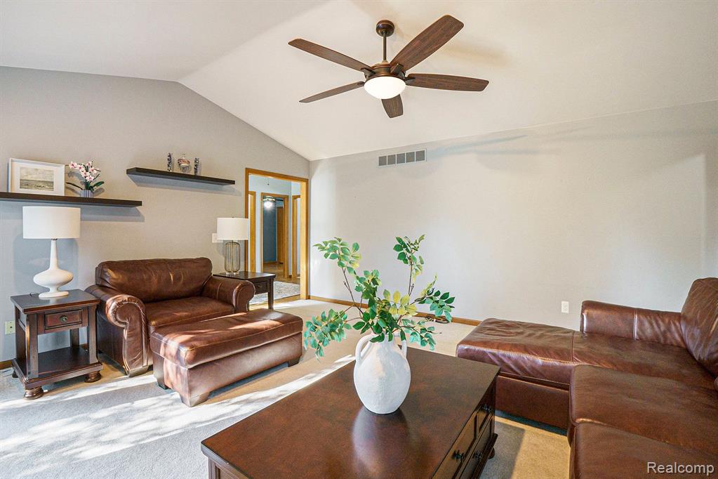 845 Hemingway Road Lake Orion, MI 48362 - Photo 6 of 27