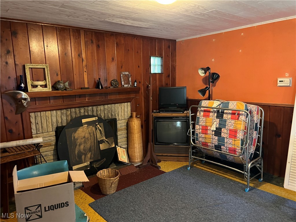 6450 Lake Road West Ashtabula, OH 44004 - Photo 22 of 26 Guest House Living room w Fireplace