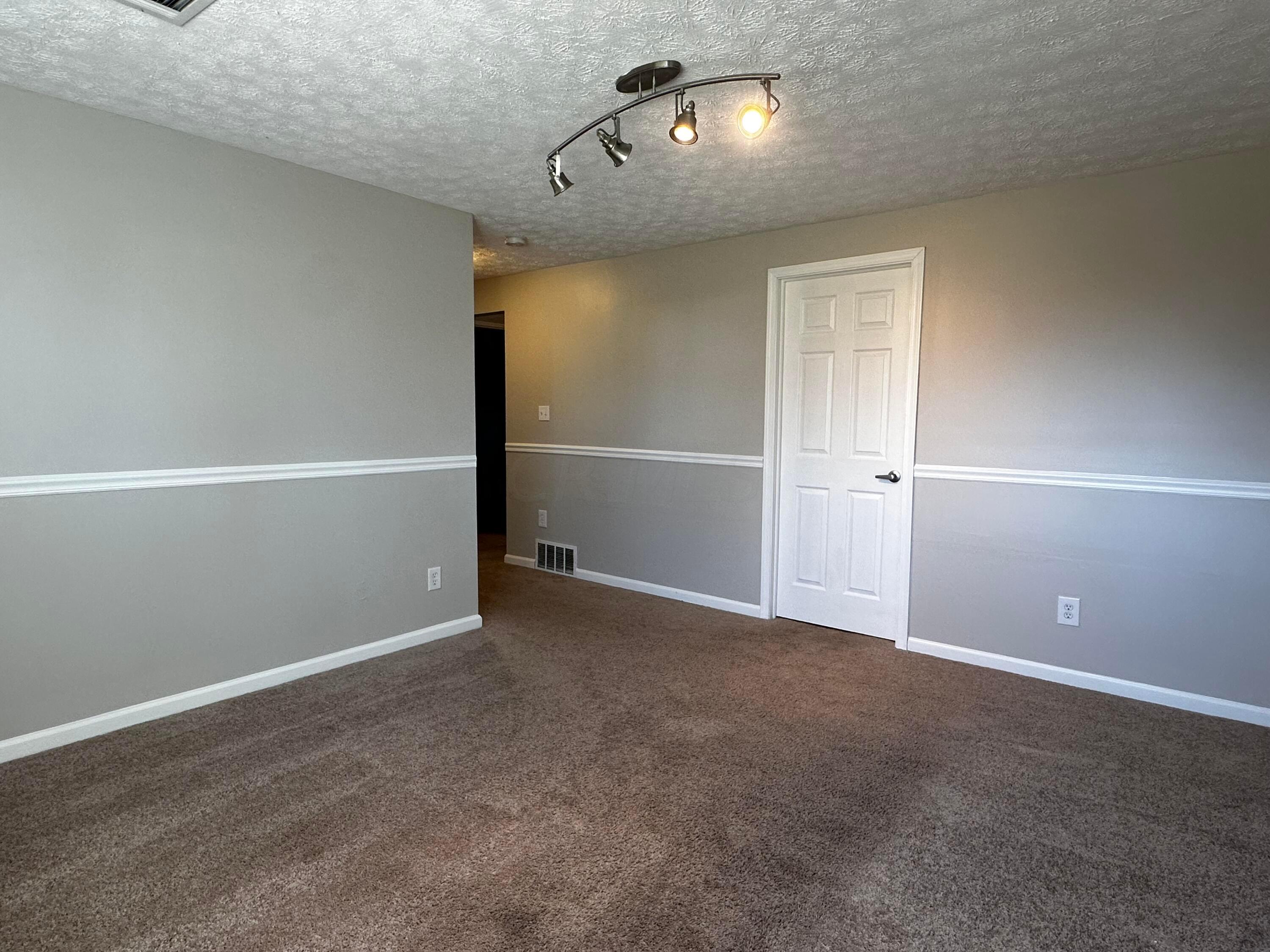 3857 Edendale Road Columbus, OH 43207 - Photo 20 of 34 22_living2 IMG_0818