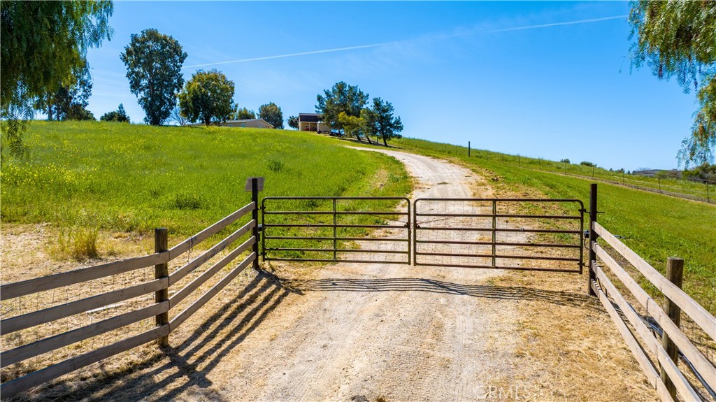 1876 Rancho Lomas Way San Miguel, CA 93451 - Photo 10 of 75