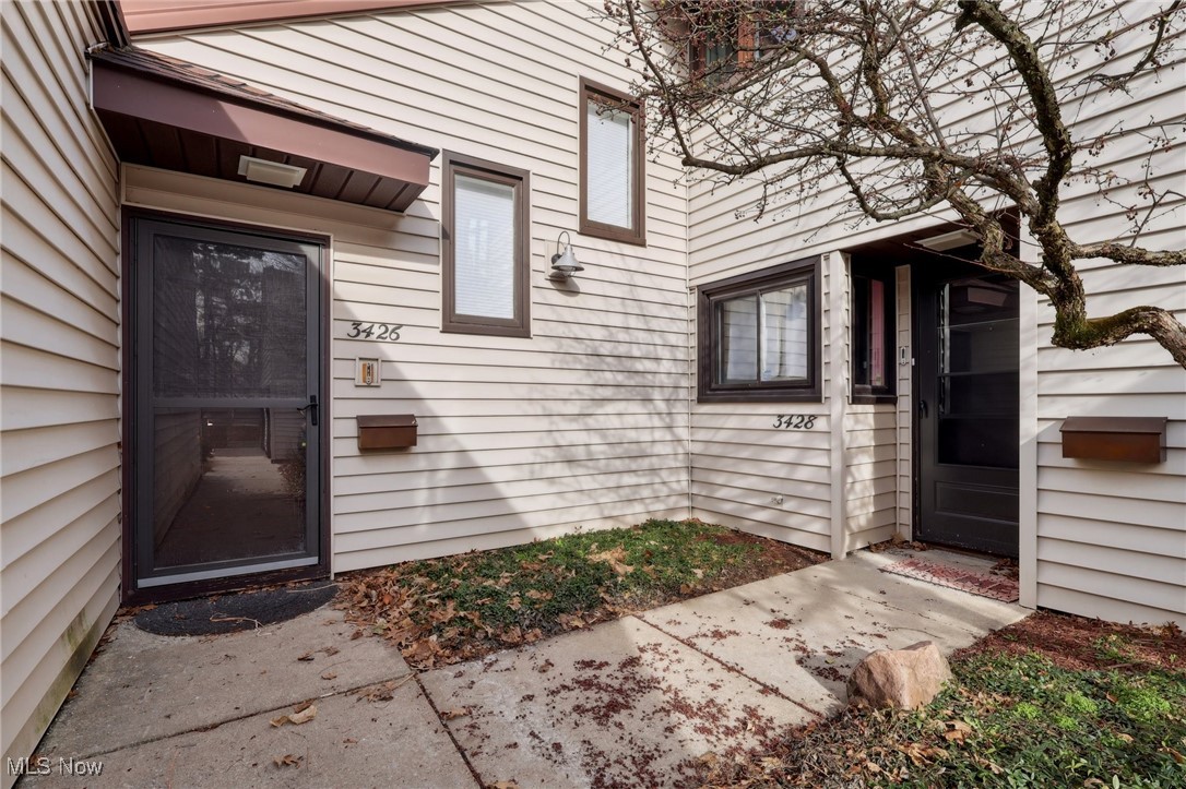 3484 Mayfield Road, Unit 3426 Cleveland Heights, OH 44118 - Photo 3 of 33 View of entrance to property