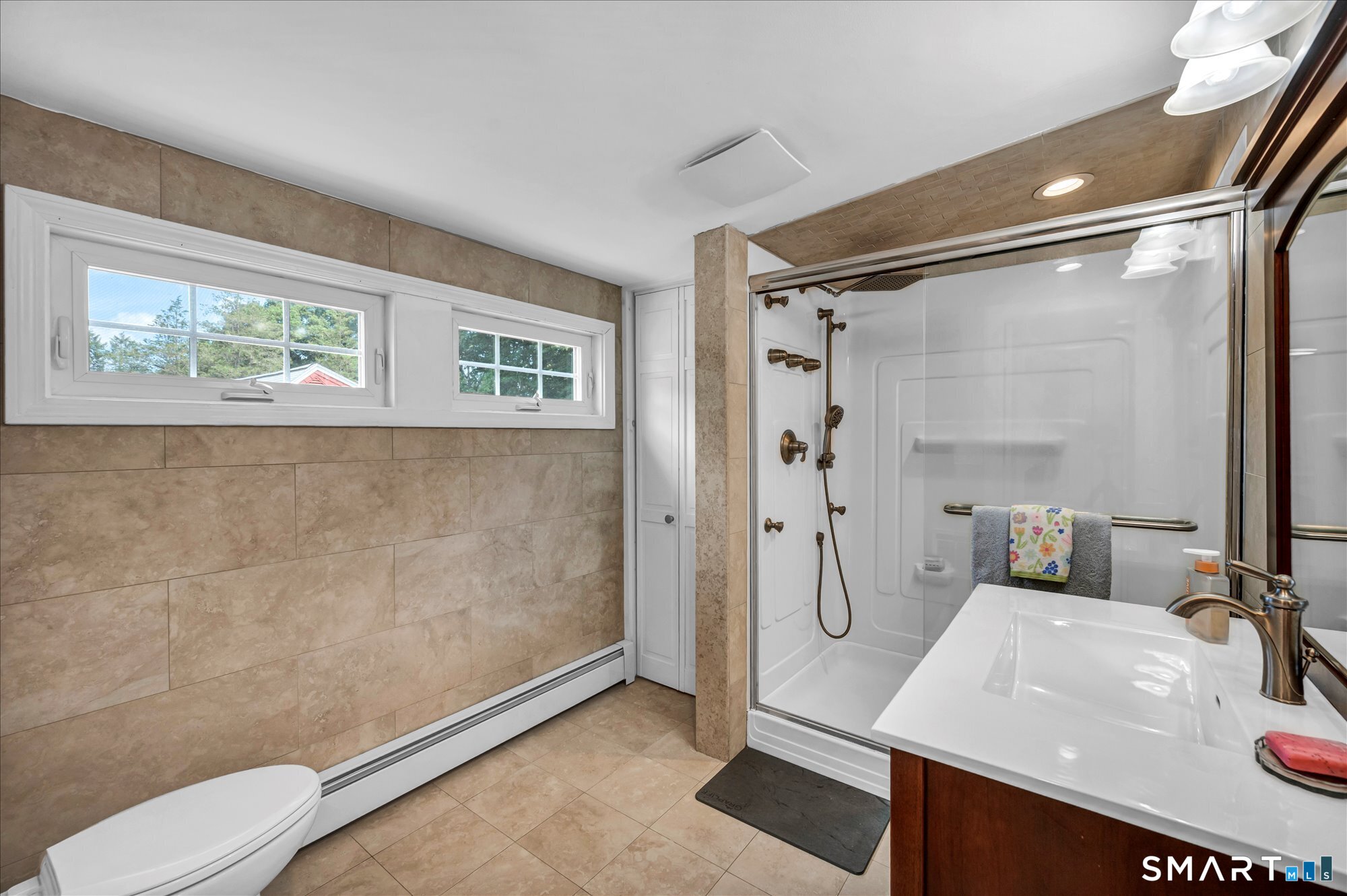 32 Franklin Road Cromwell, CT 06416 - Photo 22 of 40 2nd Floor: MBR Suite - Full Bathroom