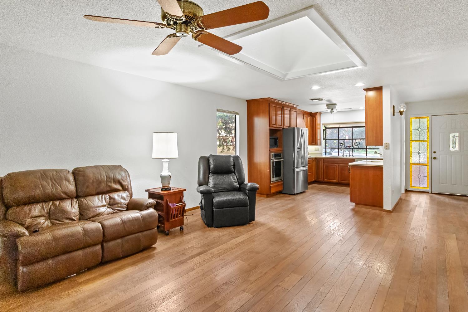 6543 Crosswoods Circle Citrus Heights, CA 95621 - Photo 19 of 33 a living room with furniture and kitchen view