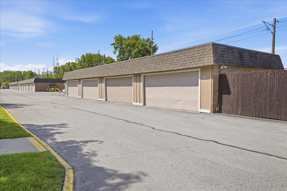 405 Old Stone Road, Unit E4 Munster, IN 46321 - Photo 20 of 25 1200x800