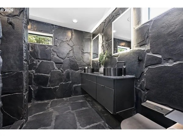 a picture of a bathroom
