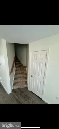 a view of livingroom with furniture